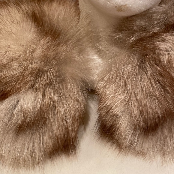 Vintage light color blond fur neck collar goes on jackets or coats main image 7